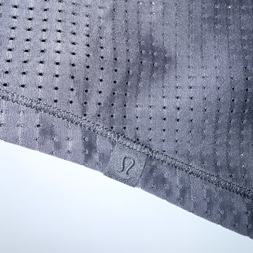 Lululemon Var-City 1/2 Sleeve Black Like New Fits like 8 Med sprig $68 - Picture 9 of 9